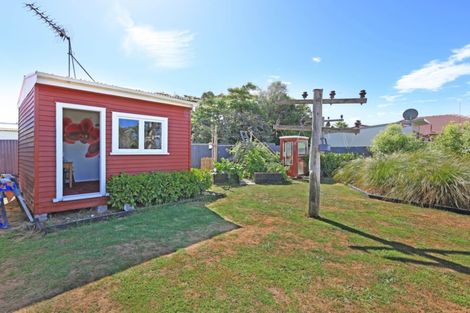 Photo of property in 8 Kerry Place, Papakura, 2110