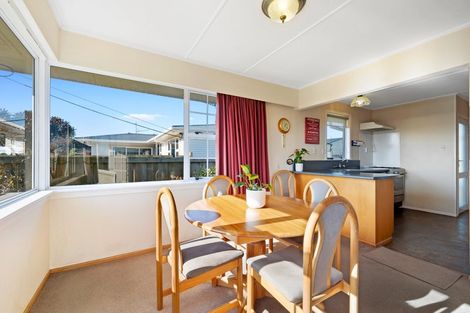 Photo of property in 5 Smith Road, Merrilands, New Plymouth, 4312