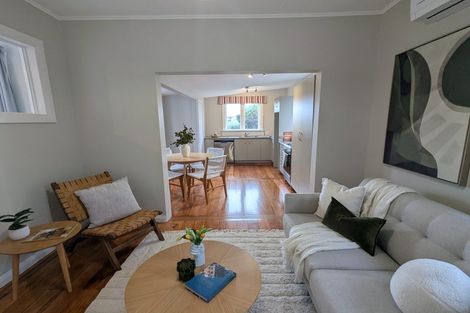 Photo of property in 99 Endeavour Street, Lyall Bay, Wellington, 6022