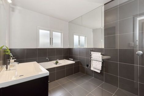 Photo of property in 8 Knighton Road, Hillcrest, Hamilton, 3216