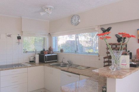 Photo of property in 1/36 Saddleback Rise, Murrays Bay, Auckland, 0630