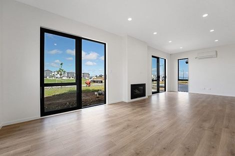 Photo of property in 14 Uatoto Road, Clarks Beach, 2122