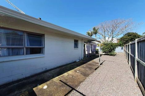 Photo of property in 2/42 Prince Regent Drive, Half Moon Bay, Auckland, 2012