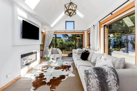 Photo of property in 19 Hinau Street, Woburn, Lower Hutt, 5010