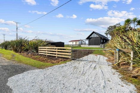 Photo of property in 497 Waikawa-curio Bay Road, Curio Bay, Tokanui, 9884