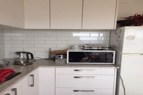 Photo of property in 2b Sunhaven Drive, Newlands, Wellington, 6037