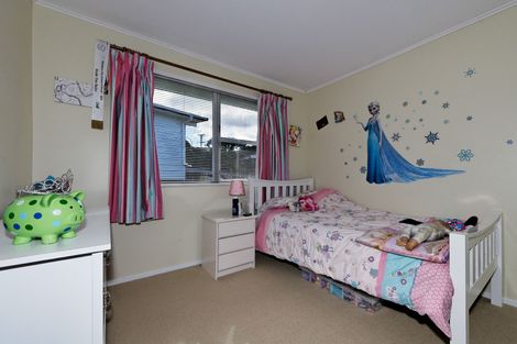 Photo of property in 79 La Rosa Street, Green Bay, Auckland, 0604