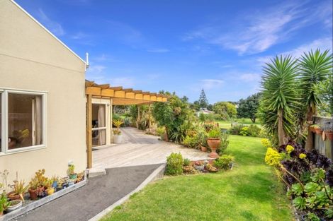 Photo of property in 17 Barrett Drive, Waikanae Beach, Waikanae, 5036