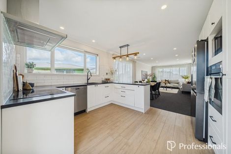 Photo of property in 19 Turville Crescent, Newlands, Wellington, 6037