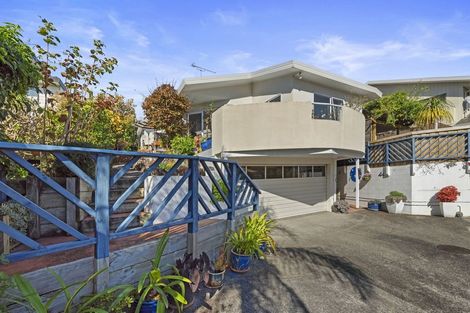 Photo of property in 2/3 Tiri View Place, Waiake, Auckland, 0630
