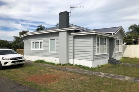 Photo of property in 33 Alma Road, Milford, Auckland, 0620