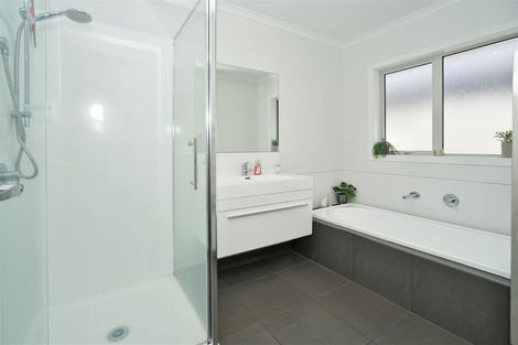 Photo of property in 18 Carlingford Rise, Dinsdale, Hamilton, 3204