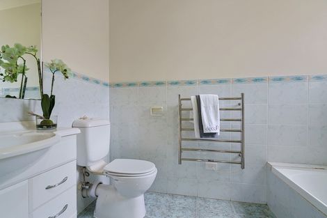 Photo of property in 37a Parr Terrace, Castor Bay, Auckland, 0620