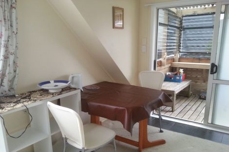 Photo of property in 11 Cobblestone Lane, Hillcrest, Auckland, 0627