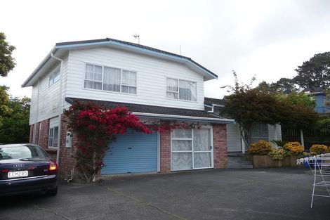 Photo of property in 2/16 Ronald Macken Place, Windsor Park, Auckland, 0632