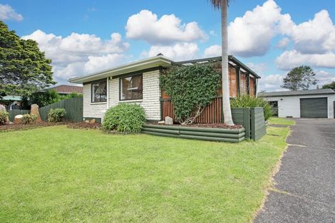 Photo of property in 30 Riverside Drive, Waiuku, 2123