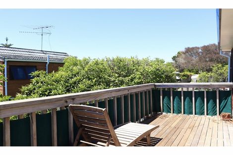 Photo of property in 2/5 Anne Road, Hillcrest, Auckland, 0627
