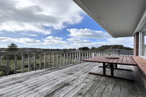 Photo of property in 33 Sartors Avenue, Northcross, Auckland, 0630