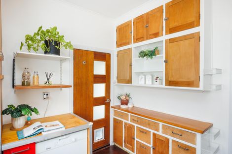 Photo of property in 210 College Street, West End, Palmerston North, 4412