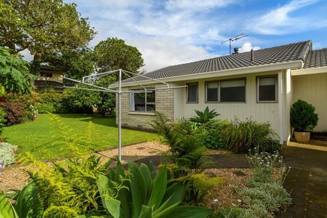 Photo of property in 17 Endeavour Avenue, Welcome Bay, Tauranga, 3112