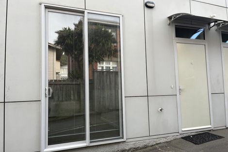 Photo of property in 4/25 Home Street, Mount Victoria, Wellington, 6011
