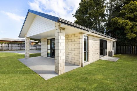 Photo of property in 82 Grey Street, Cambridge, 3434