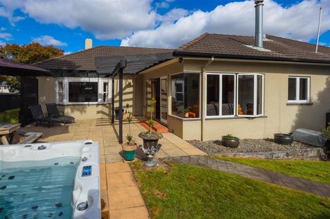 Photo of property in 1 Pah Road, Kawaha Point, Rotorua, 3010