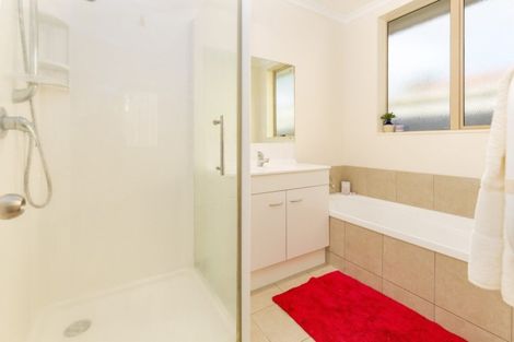 Photo of property in 5 Kathleen Reece Place, Waiuku, 2123