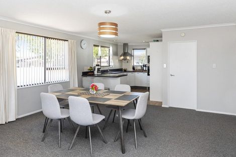 Photo of property in 4 Sonning Place, Redwood, Christchurch, 8051