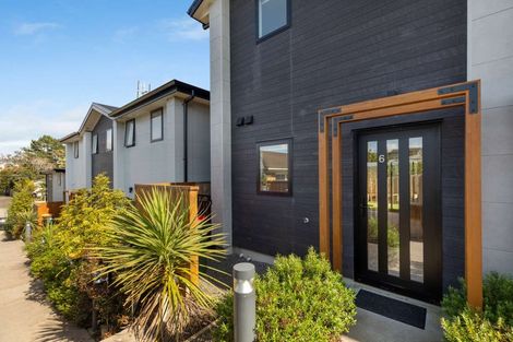 Photo of property in 6/102 Millbrook Road, Sunnyvale, Auckland, 0612