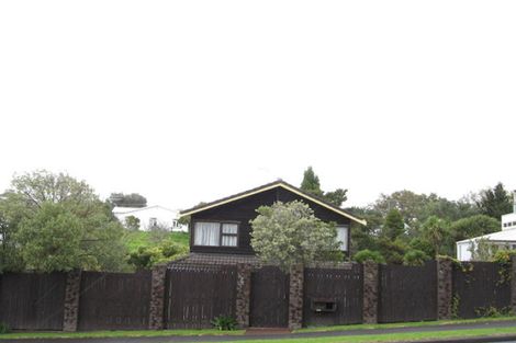 Photo of property in 1/99 Uxbridge Road, Cockle Bay, Auckland, 2014