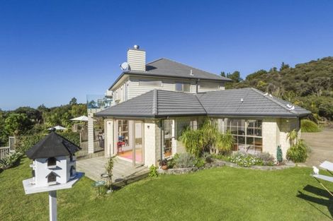 Photo of property in 121 Wade River Road, Stanmore Bay, Whangaparaoa, 0932