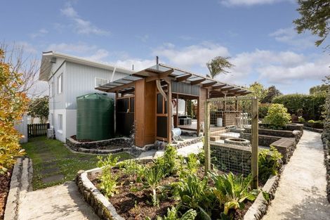 Photo of property in 1 Kowai Grove, Omokoroa, 3114