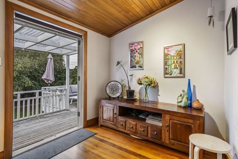 Photo of property in 13a Rodney Road, Northcote Point, Auckland, 0627