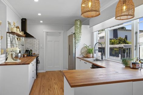 Photo of property in 7 Belt Road, Moturoa, New Plymouth, 4310