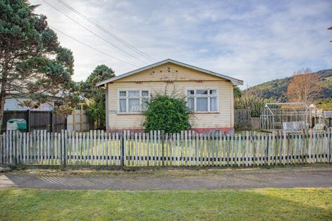 Photo of property in 11 Geraldine Street, Greymouth, 7805