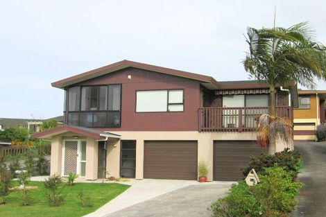 Photo of property in 8 Eagle Place, Red Beach, 0932