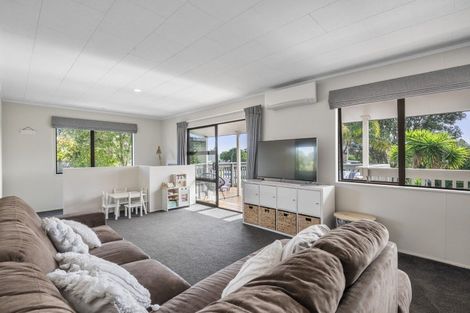 Photo of property in 8 Leaming Place, Clarks Beach, 2122