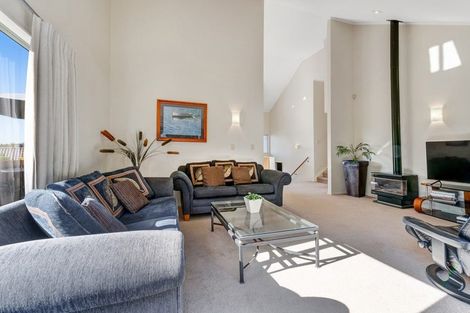 Photo of property in 5 Rifleman Rise, Unsworth Heights, Auckland, 0632