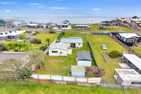Photo of property in 100 Pukehina Parade, Pukehina, 3189