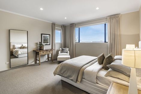 Photo of property in 2 Ashburn Close, Orewa, 0931