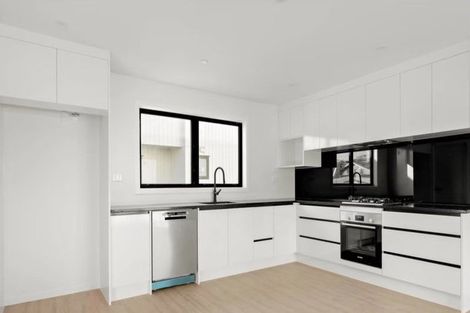 Photo of property in 2a Clinker Place, New Lynn, Auckland, 0600