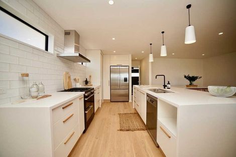 Photo of property in 27 Cannon Hill Crescent, Mount Pleasant, Christchurch, 8081