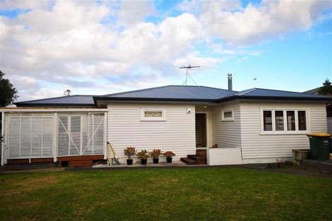 Photo of property in 19 Koromiko Street, New Lynn, Auckland, 0600