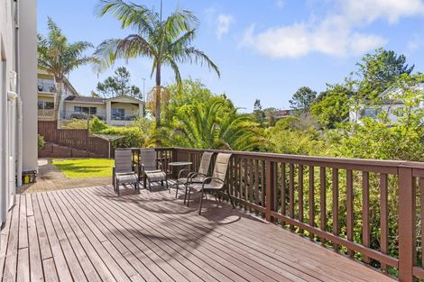 Photo of property in 43 Zara Court, Windsor Park, Auckland, 0632