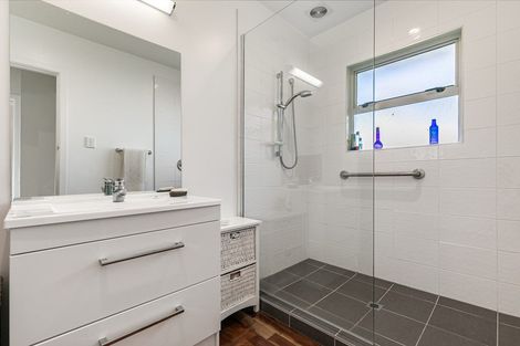 Photo of property in 2/123 Taylor Street, Blockhouse Bay, Auckland, 0600