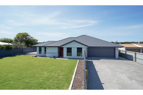 Photo of property in 21 Esk Place, Aranui, Christchurch, 8061