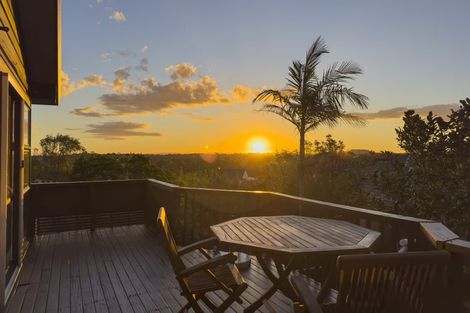 Photo of property in 2/23 Gwenand Place, Botany Downs, Auckland, 2010