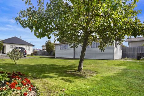 Photo of property in 28 Epsom Road, Sockburn, Christchurch, 8042