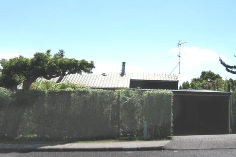 Photo of property in 2/4 Danbury Drive, Torbay, Auckland, 0630